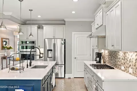 Kitchen - 210 Knots Bend Dr, Hampstead, NC 28443 photo 5 of 7