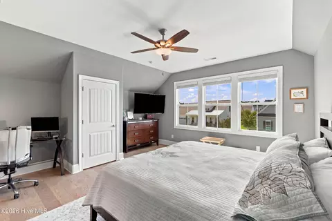 Bedroom - 210 Knots Bend Dr, Hampstead, NC 28443 photo 7 of 8