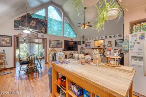 Kitchen - 219 Stonecrest Ln, Murphy, NC 28906 photo 3 of 4