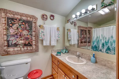 Bath - 219 Stonecrest Ln, Murphy, NC 28906 photo 2 of 2