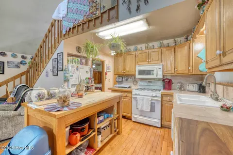 Kitchen - 219 Stonecrest Ln, Murphy, NC 28906 photo 2 of 4