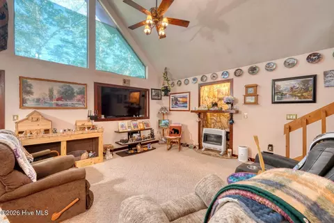 Living - 219 Stonecrest Ln, Murphy, NC 28906 photo 2 of 4