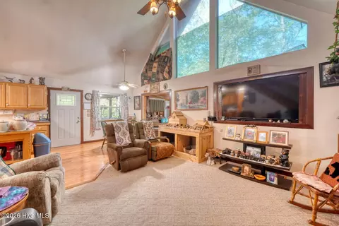 Living - 219 Stonecrest Ln, Murphy, NC 28906 photo 3 of 4