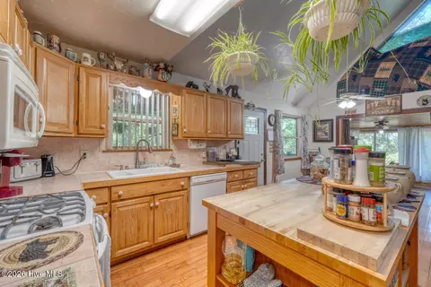 Kitchen - 219 Stonecrest Ln, Murphy, NC 28906 photo 4 of 4