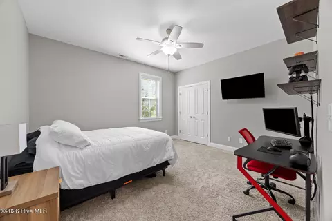 Bedroom - 323 Crown Pointe Dr, Hampstead, NC 28443 photo 3 of 10