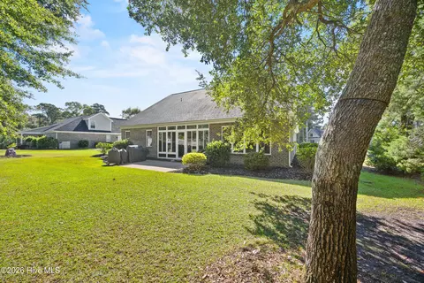 Exterior - 323 Crown Pointe Dr, Hampstead, NC 28443 photo 5 of 9