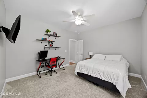 Bedroom - 323 Crown Pointe Dr, Hampstead, NC 28443 photo 4 of 10