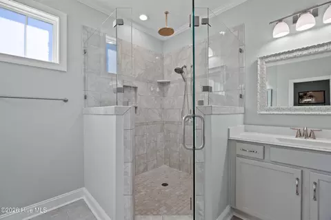 Bath - 323 Crown Pointe Dr, Hampstead, NC 28443 photo 4 of 5
