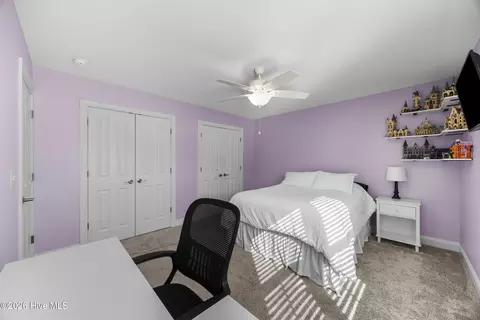 Bedroom - 323 Crown Pointe Dr, Hampstead, NC 28443 photo 8 of 10