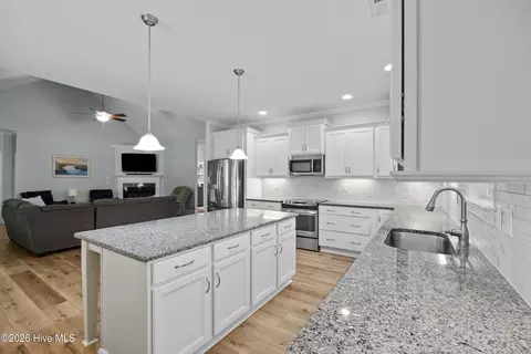 Kitchen - 323 Crown Pointe Dr, Hampstead, NC 28443 photo 3 of 4