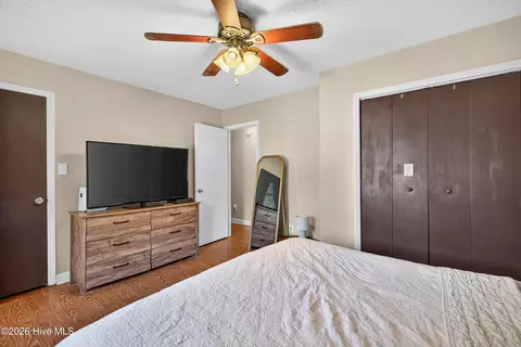 Bedroom - 317 Cinnamon Dr, Hubert, NC 28539 photo 2 of 5