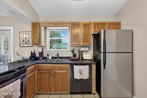 Kitchen - 317 Cinnamon Dr, Hubert, NC 28539 photo 2 of 6