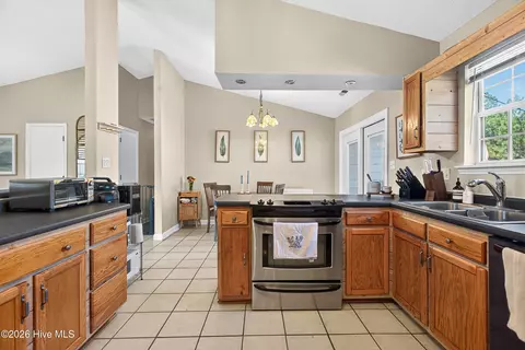 Kitchen - 317 Cinnamon Dr, Hubert, NC 28539 photo 3 of 6