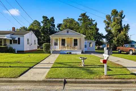 614 W 10th St, Washington, NC 27889