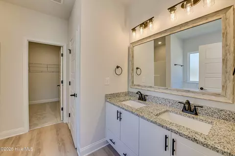 Bath - 730 Burlington Dr, Augusta, GA 30909 photo 2 of 4