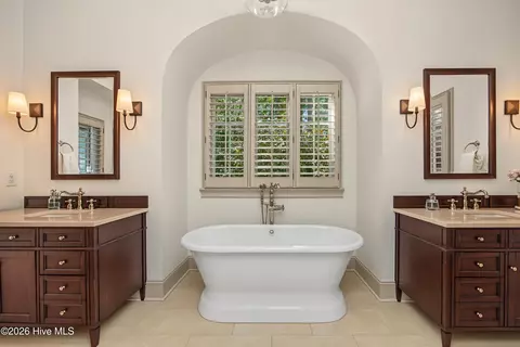 Bath - 201 Crescent Ct, Pinehurst, NC 28374 photo 1 of 4