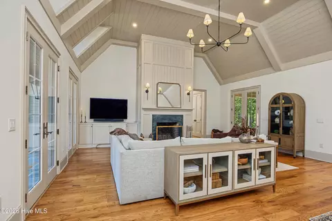 Living - 201 Crescent Ct, Pinehurst, NC 28374 photo 1 of 1