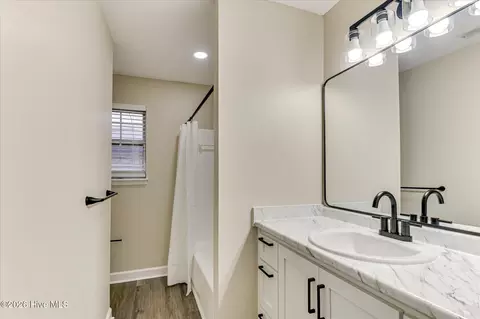 Bath - 224 Cavalier Dr, Martinez, GA 30907 photo 2 of 3