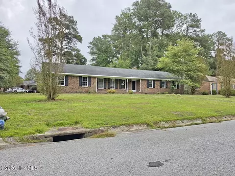2211 Tanglewood Dr, Kinston, NC 28504