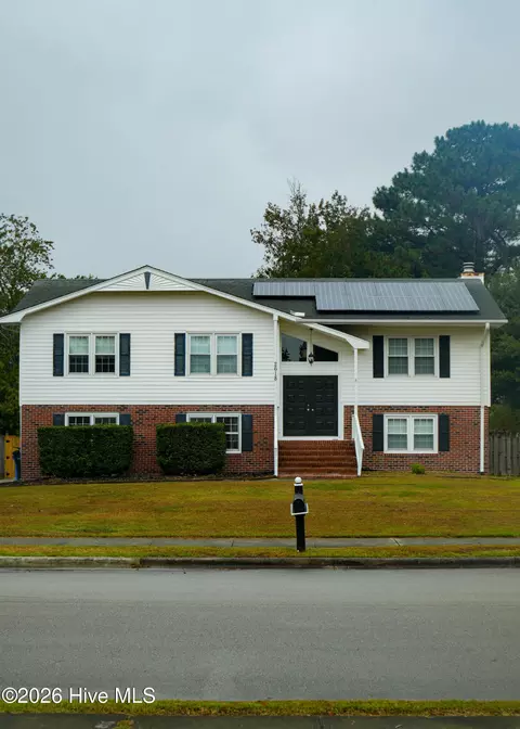 2618 Northwoods Dr, Jacksonville, NC 28540
