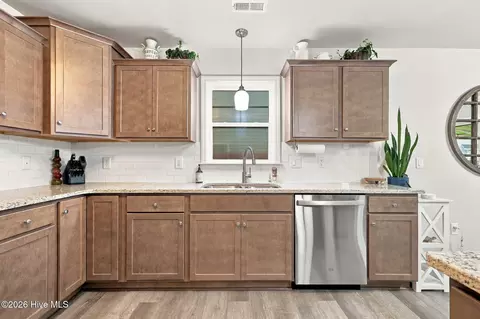 Kitchen - 822 Cooke Dr, Hubert, NC 28539 photo 4 of 6