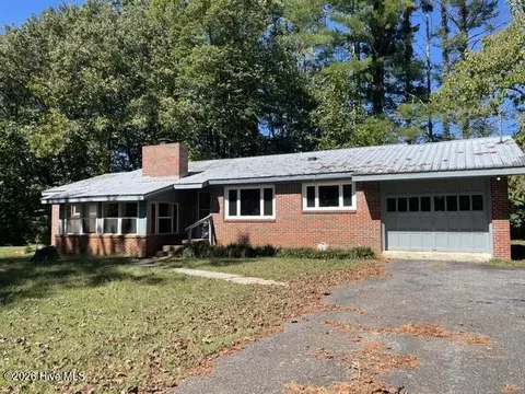 679 Robbinsville Rd, Andrews, NC 28901