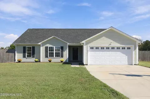 221 Cherry Blossom Dr, Richlands, NC 28574