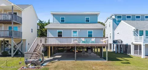 1123 S Topsail Dr, Surf City, NC 28445
