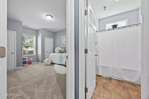Entry Way - 152 Cornel Ln, Hampstead, NC 28443 photo 3 of 10