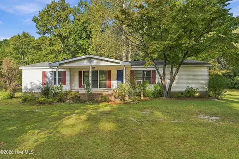 104 Sandy Creek Dr, Leland, NC 28451