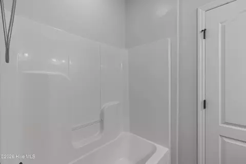 Bath - 813 Oshields Ct, Augusta, GA 30907 photo 2 of 4