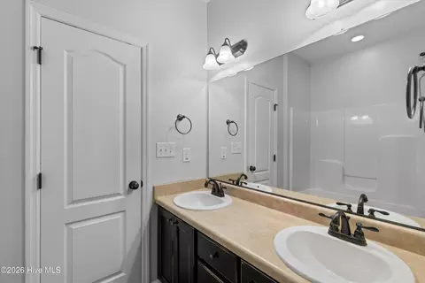 Bath - 813 Oshields Ct, Augusta, GA 30907 photo 1 of 4