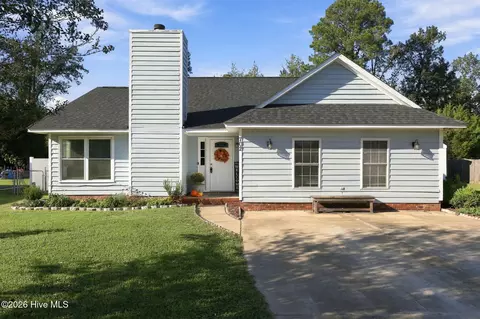 702 Stonewall Ave, Jacksonville, NC 28540