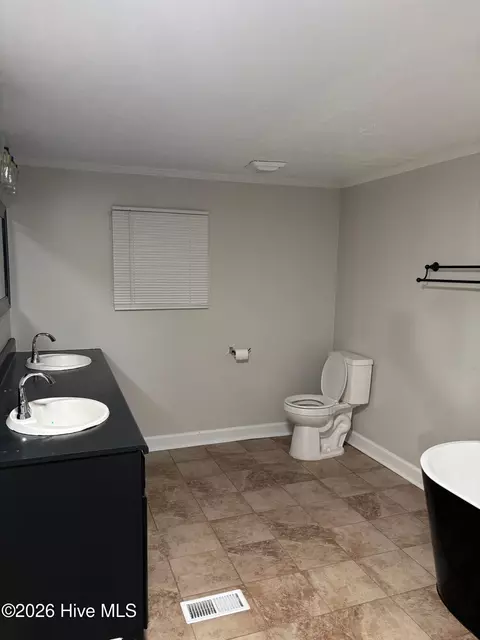 116 Ranch Dr, Mount Olive, NC 28365 photo 8