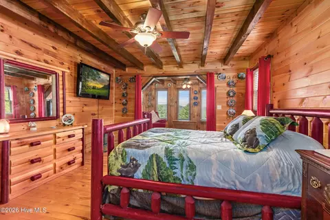 Bedroom - 1608 Cardinal Rd, Murphy, NC 28906 photo 2 of 12