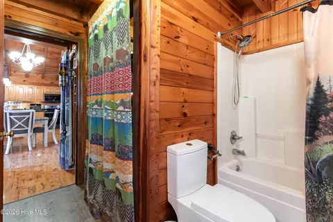 Bath - 1608 Cardinal Rd, Murphy, NC 28906 photo 3 of 4