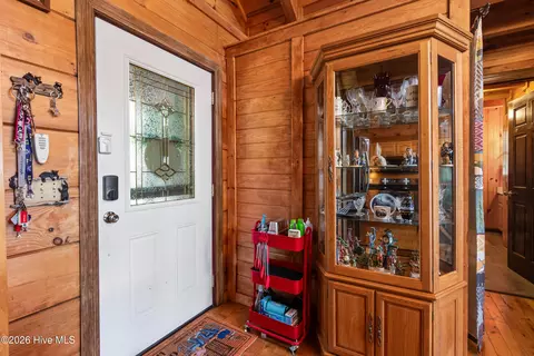 Entry Way - 1608 Cardinal Rd, Murphy, NC 28906 photo 2 of 5