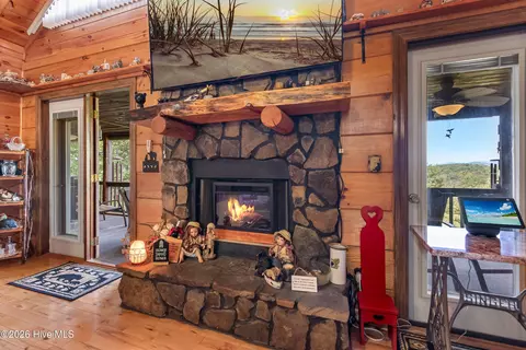 Living - 1608 Cardinal Rd, Murphy, NC 28906 photo 3 of 5