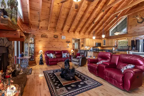 Living - 1608 Cardinal Rd, Murphy, NC 28906 photo 4 of 5