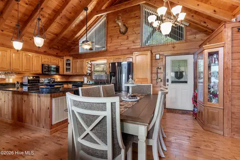 Dining - 1608 Cardinal Rd, Murphy, NC 28906 photo 2 of 4