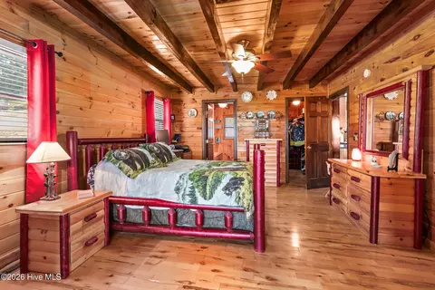 Bedroom - 1608 Cardinal Rd, Murphy, NC 28906 photo 6 of 12