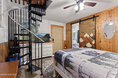 Bedroom - 151 Pinewood Dr, Murphy, NC 28906 photo 6 of 7