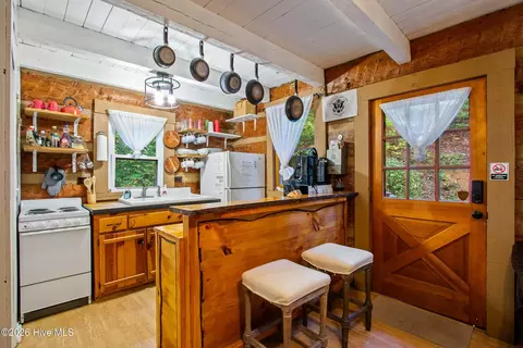 Kitchen - 151 Pinewood Dr, Murphy, NC 28906 photo 1 of 5