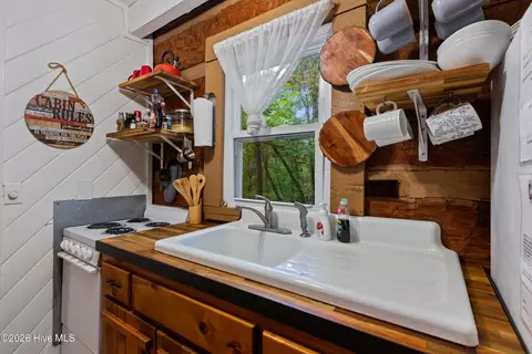 Kitchen - 151 Pinewood Dr, Murphy, NC 28906 photo 5 of 5