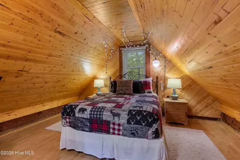 Bedroom - 151 Pinewood Dr, Murphy, NC 28906 photo 3 of 7