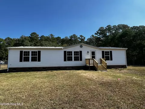 350 Hinson Ln, Richlands, NC 28574
