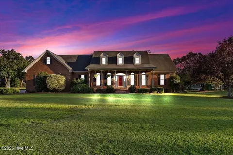 208 Lake Ridge Dr, Goldsboro, NC 27530