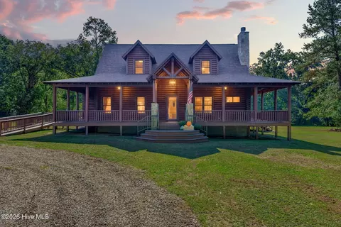 513 S Main St, Stantonsburg, NC 27883