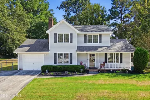 202 Audubon Dr, Jacksonville, NC 28546