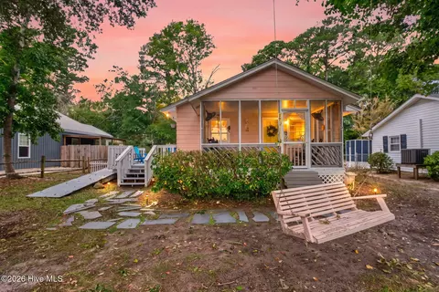 129 NW 20th St, Oak Island, NC 28465